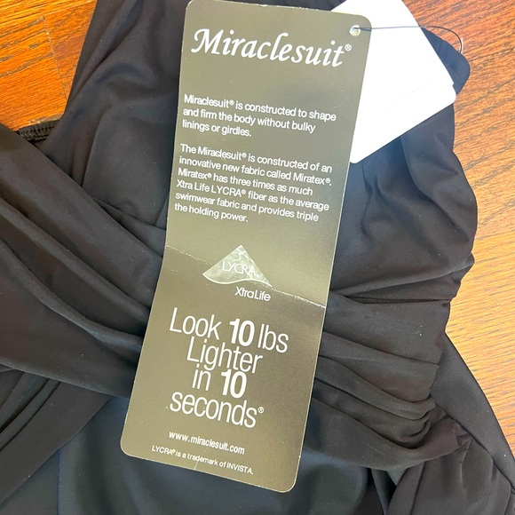 NWT Miracle swimsuit look 10 pounds lighter in 10 seconds! Black Size 18 - Picture 7 of 8